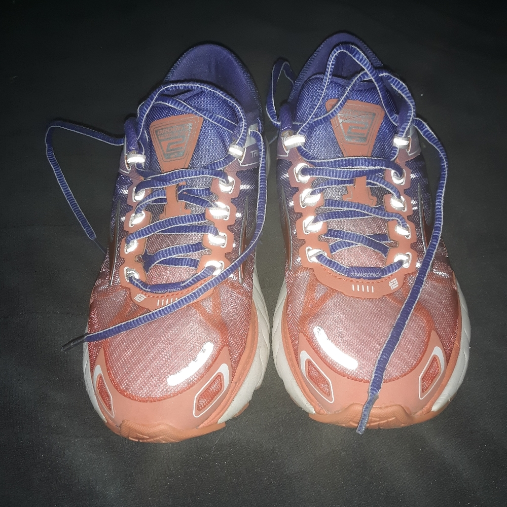 Athletic shoes